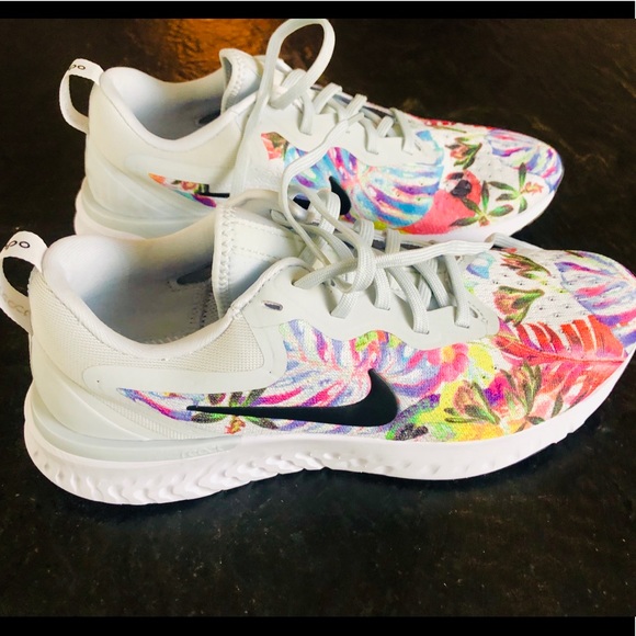 nike react odyssey hyperflora